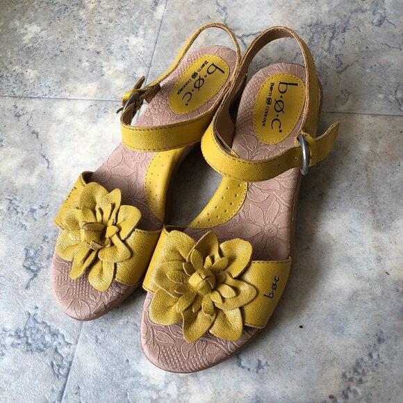 BOC Sandals Yellow Flower Leather Back Strap Low Heel Size 7 - Picture 1 of 6